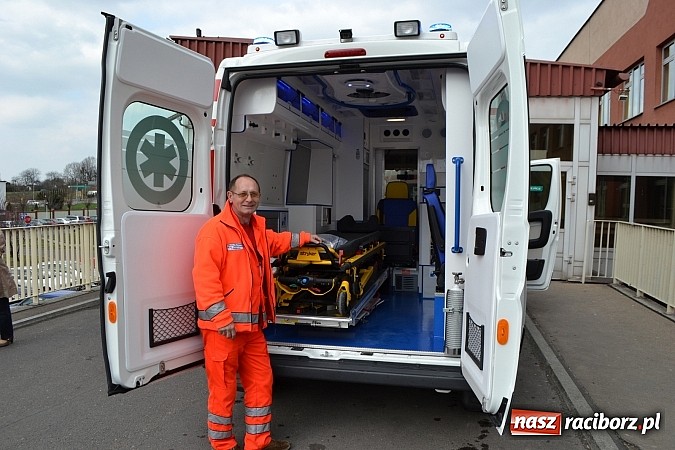 Zdjęcie w galerii na portalu naszraciborz.pl: Raciborscy ratownicy odebrali nową karetkę wiadomości z regionu
