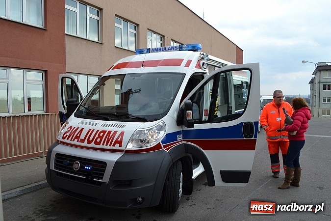 Zdjęcie w galerii na portalu naszraciborz.pl: Raciborscy ratownicy odebrali nową karetkę wiadomości z regionu