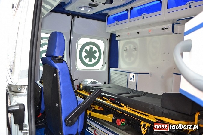 Zdjęcie w galerii na portalu naszraciborz.pl: Raciborscy ratownicy odebrali nową karetkę wiadomości z regionu