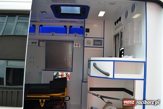 Zdjęcie w galerii na portalu naszraciborz.pl: Raciborscy ratownicy odebrali nową karetkę wiadomości z regionu
