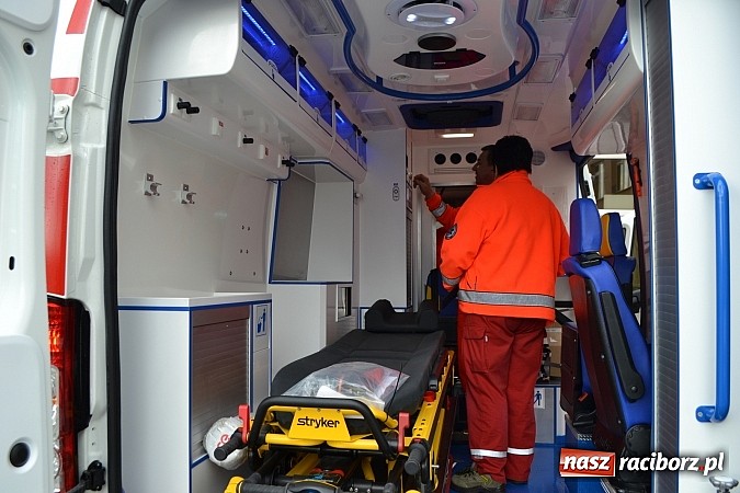 Zdjęcie w galerii na portalu naszraciborz.pl: Raciborscy ratownicy odebrali nową karetkę wiadomości z regionu