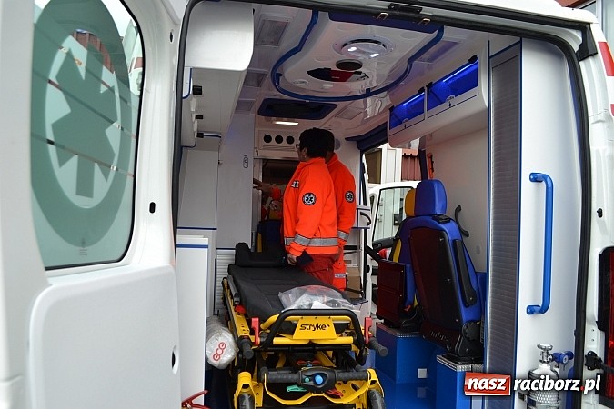 Zdjęcie w galerii na portalu naszraciborz.pl: Raciborscy ratownicy odebrali nową karetkę wiadomości z regionu