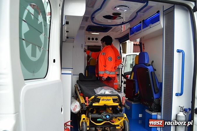Zdjęcie w galerii na portalu naszraciborz.pl: Raciborscy ratownicy odebrali nową karetkę wiadomości z regionu