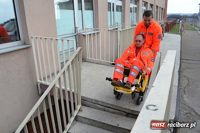 Zdjęcie w galerii na portalu naszraciborz.pl: Raciborscy ratownicy odebrali nową karetkę wiadomości z regionu