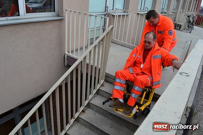 Zdjęcie w galerii na portalu naszraciborz.pl: Raciborscy ratownicy odebrali nową karetkę wiadomości z regionu