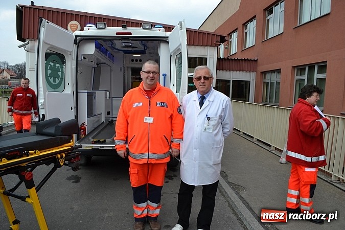 Zdjęcie w galerii na portalu naszraciborz.pl: Raciborscy ratownicy odebrali nową karetkę wiadomości z regionu
