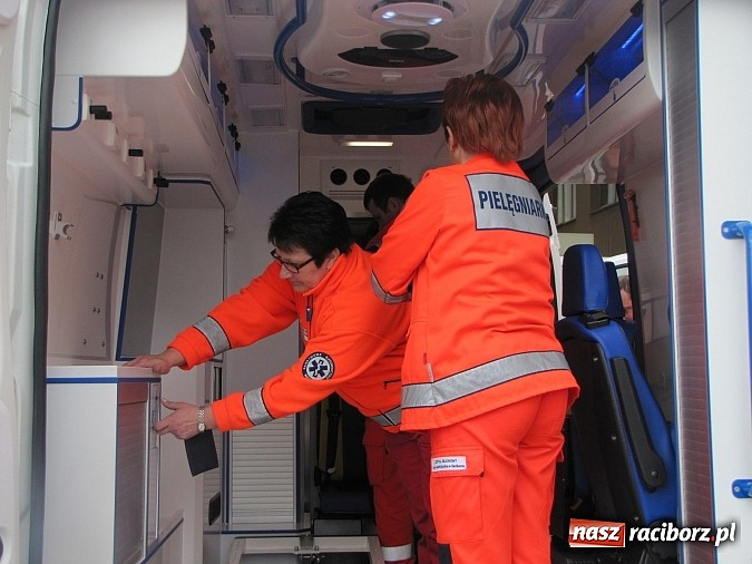 Zdjęcie w galerii na portalu naszraciborz.pl: Raciborscy ratownicy odebrali nową karetkę wiadomości z regionu