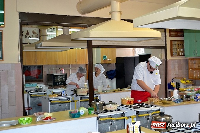 Zdjęcie w galerii na portalu naszraciborz.pl: Smaki Wielkanocy w Zespole Szkół Zawodowych wiadomości z regionu