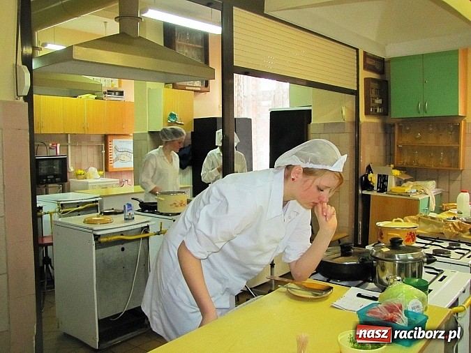 Zdjęcie w galerii na portalu naszraciborz.pl: Smaki Wielkanocy w Zespole Szkół Zawodowych wiadomości z regionu