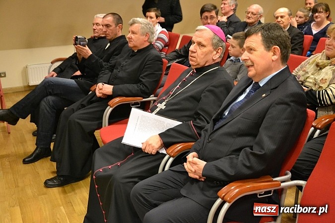 Zdjęcie w galerii na portalu naszraciborz.pl: Działalność abp. Józefa Gawliny - ordynariusz gliwicki z wykładem na zamku wiadomości z regionu