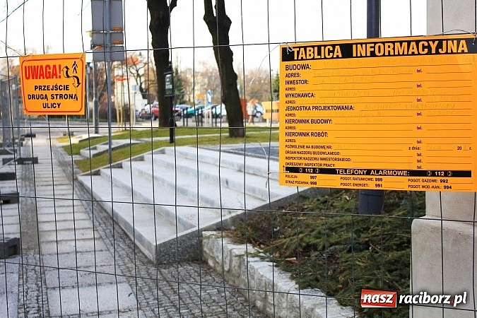 Zdjęcie w galerii na portalu naszraciborz.pl: Skwer z fontanną nie dla inwalidów wiadomości z regionu