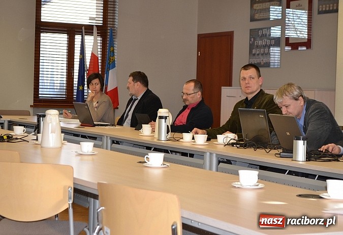 Zdjęcie w galerii na portalu naszraciborz.pl: Do starostwa dotarły złe wieści. Co dalej z oświatą?  wiadomości z regionu