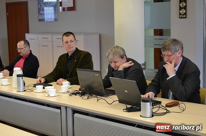 Zdjęcie w galerii na portalu naszraciborz.pl: Do starostwa dotarły złe wieści. Co dalej z oświatą?  wiadomości z regionu