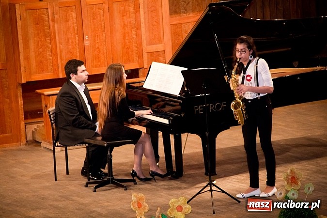 Zdjęcie w galerii na portalu naszraciborz.pl: W szkole muzycznej zapachniało wiosną wiadomości z regionu