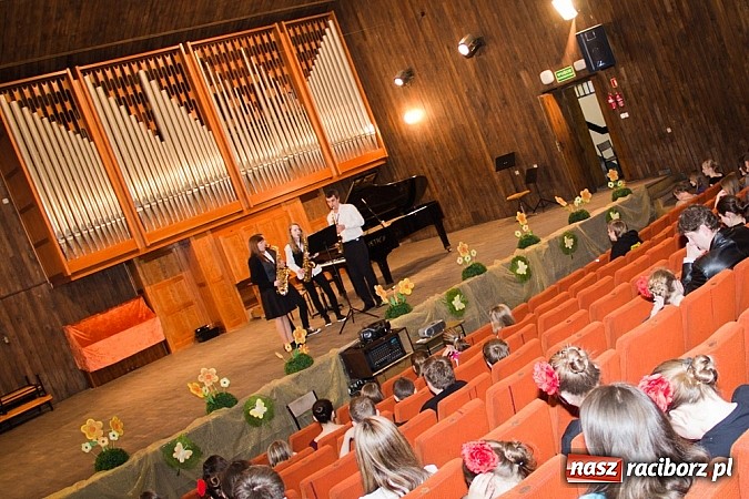 Zdjęcie w galerii na portalu naszraciborz.pl: W szkole muzycznej zapachniało wiosną wiadomości z regionu