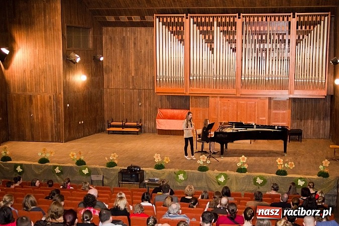 Zdjęcie w galerii na portalu naszraciborz.pl: W szkole muzycznej zapachniało wiosną wiadomości z regionu