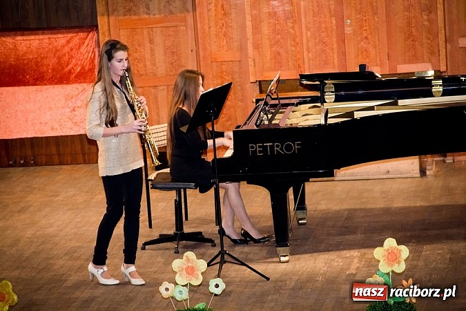 Zdjęcie w galerii na portalu naszraciborz.pl: W szkole muzycznej zapachniało wiosną wiadomości z regionu