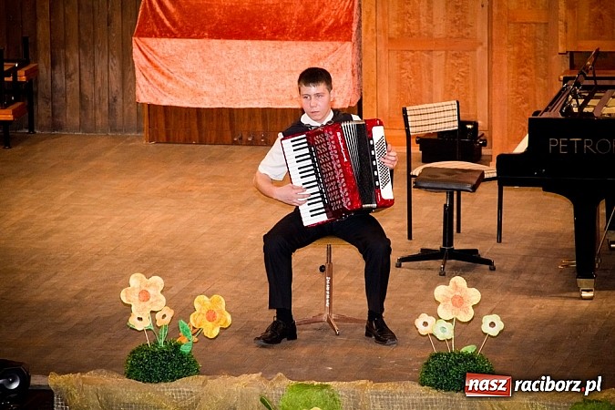 Zdjęcie w galerii na portalu naszraciborz.pl: W szkole muzycznej zapachniało wiosną wiadomości z regionu