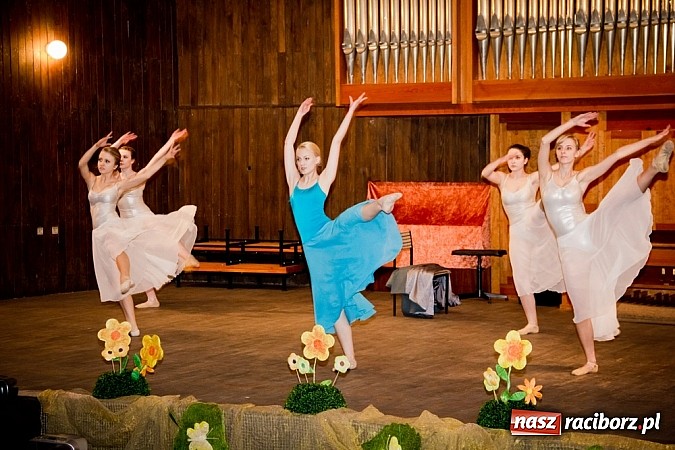 Zdjęcie w galerii na portalu naszraciborz.pl: W szkole muzycznej zapachniało wiosną wiadomości z regionu