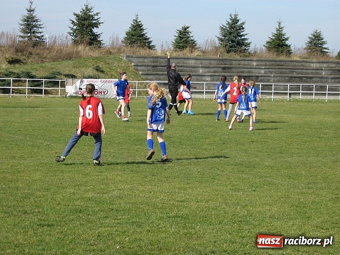 Zdjęcie w galerii na portalu naszraciborz.pl: Z podw&oacute;rka na stadion o Puchar Tymbarku - turniej w Pietrowicach Wielkich wiadomości z regionu