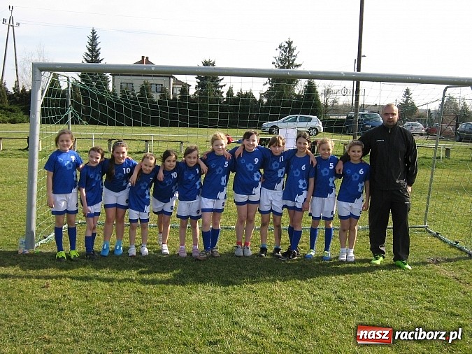 Zdjęcie w galerii na portalu naszraciborz.pl: Z podw&oacute;rka na stadion o Puchar Tymbarku - turniej w Pietrowicach Wielkich wiadomości z regionu