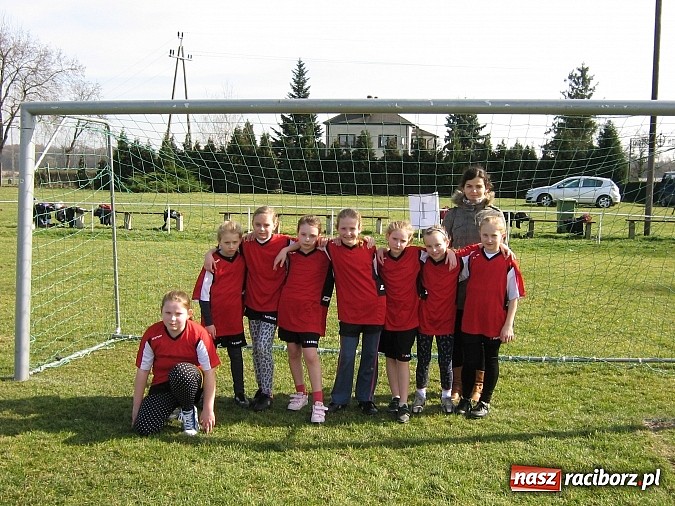 Zdjęcie w galerii na portalu naszraciborz.pl: Z podw&oacute;rka na stadion o Puchar Tymbarku - turniej w Pietrowicach Wielkich wiadomości z regionu