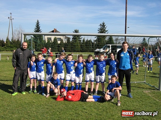 Zdjęcie w galerii na portalu naszraciborz.pl: Z podw&oacute;rka na stadion o Puchar Tymbarku - turniej w Pietrowicach Wielkich wiadomości z regionu