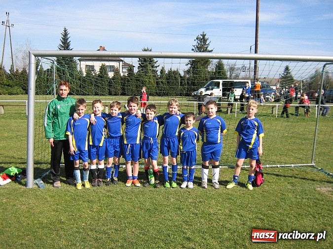 Zdjęcie w galerii na portalu naszraciborz.pl: Z podw&oacute;rka na stadion o Puchar Tymbarku - turniej w Pietrowicach Wielkich wiadomości z regionu