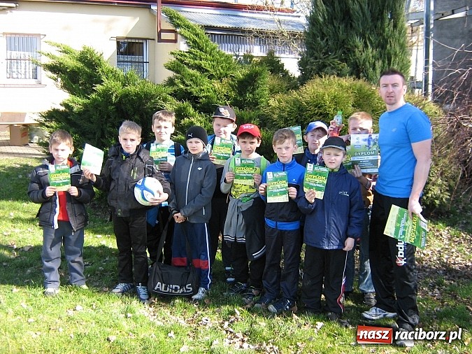 Zdjęcie w galerii na portalu naszraciborz.pl: Z podw&oacute;rka na stadion o Puchar Tymbarku - turniej w Pietrowicach Wielkich wiadomości z regionu