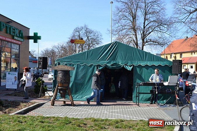 Zdjęcie w galerii na portalu naszraciborz.pl: Wielki sukces otwarcia nowej filii Wędzarni w Raciborzu przy ul. Opawskiej 124 a wiadomości z regionu
