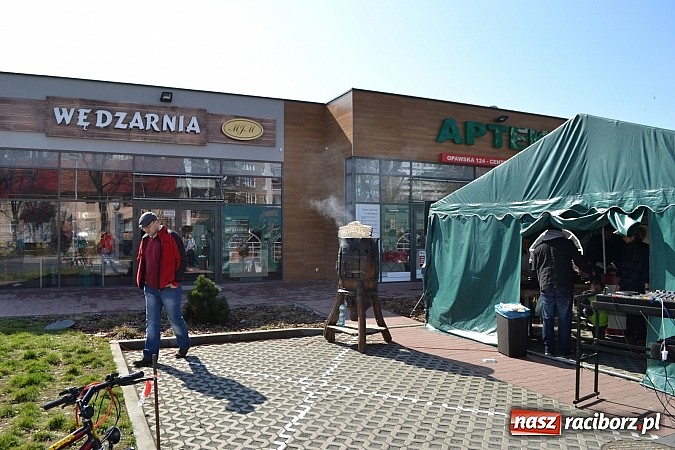 Zdjęcie w galerii na portalu naszraciborz.pl: Wielki sukces otwarcia nowej filii Wędzarni w Raciborzu przy ul. Opawskiej 124 a wiadomości z regionu