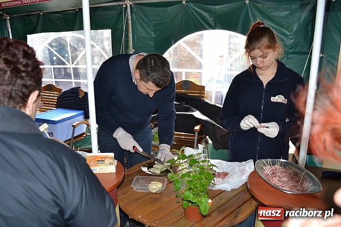 Zdjęcie w galerii na portalu naszraciborz.pl: Wielki sukces otwarcia nowej filii Wędzarni w Raciborzu przy ul. Opawskiej 124 a wiadomości z regionu