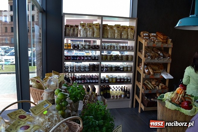 Zdjęcie w galerii na portalu naszraciborz.pl: Wielki sukces otwarcia nowej filii Wędzarni w Raciborzu przy ul. Opawskiej 124 a wiadomości z regionu