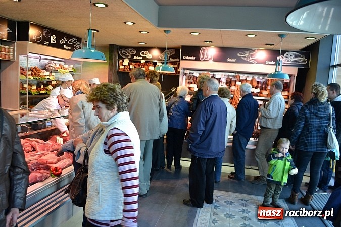 Zdjęcie w galerii na portalu naszraciborz.pl: Wielki sukces otwarcia nowej filii Wędzarni w Raciborzu przy ul. Opawskiej 124 a wiadomości z regionu