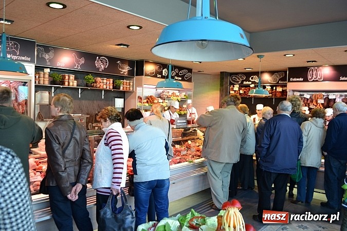 Zdjęcie w galerii na portalu naszraciborz.pl: Wielki sukces otwarcia nowej filii Wędzarni w Raciborzu przy ul. Opawskiej 124 a wiadomości z regionu