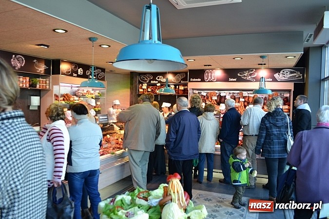 Zdjęcie w galerii na portalu naszraciborz.pl: Wielki sukces otwarcia nowej filii Wędzarni w Raciborzu przy ul. Opawskiej 124 a wiadomości z regionu