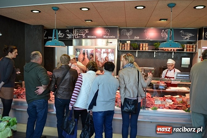 Zdjęcie w galerii na portalu naszraciborz.pl: Wielki sukces otwarcia nowej filii Wędzarni w Raciborzu przy ul. Opawskiej 124 a wiadomości z regionu