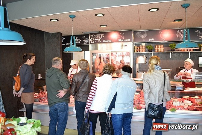 Zdjęcie w galerii na portalu naszraciborz.pl: Wielki sukces otwarcia nowej filii Wędzarni w Raciborzu przy ul. Opawskiej 124 a wiadomości z regionu