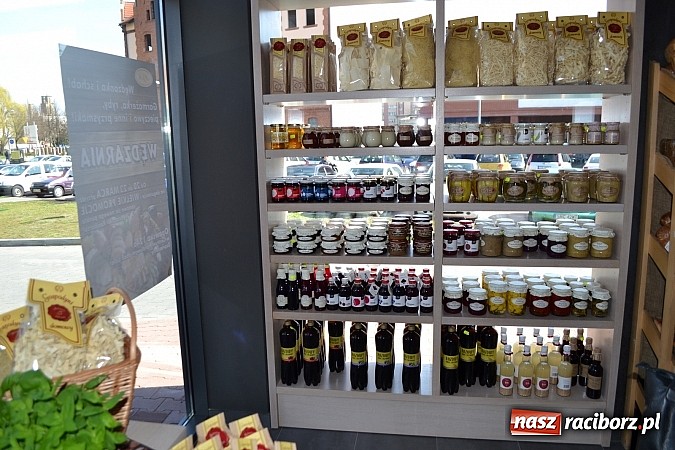 Zdjęcie w galerii na portalu naszraciborz.pl: Wielki sukces otwarcia nowej filii Wędzarni w Raciborzu przy ul. Opawskiej 124 a wiadomości z regionu