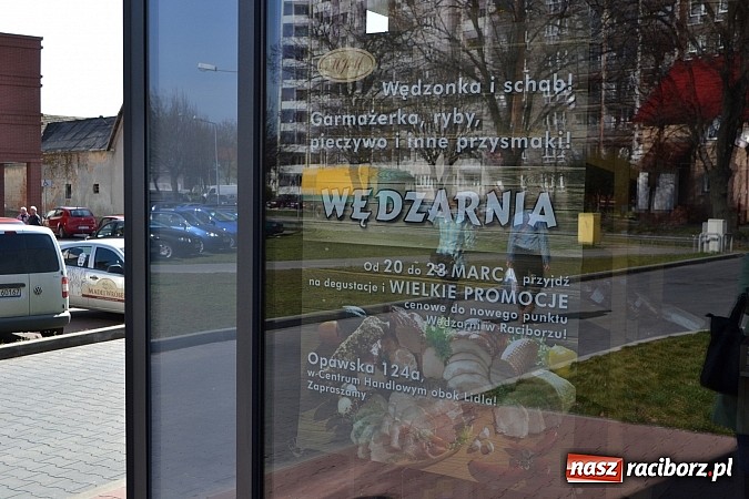 Zdjęcie w galerii na portalu naszraciborz.pl: Wielki sukces otwarcia nowej filii Wędzarni w Raciborzu przy ul. Opawskiej 124 a wiadomości z regionu