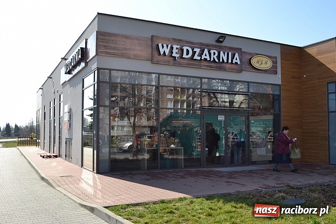 Zdjęcie w galerii na portalu naszraciborz.pl: Wielki sukces otwarcia nowej filii Wędzarni w Raciborzu przy ul. Opawskiej 124 a wiadomości z regionu