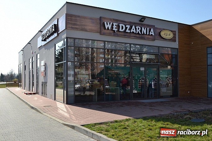 Zdjęcie w galerii na portalu naszraciborz.pl: Wielki sukces otwarcia nowej filii Wędzarni w Raciborzu przy ul. Opawskiej 124 a wiadomości z regionu