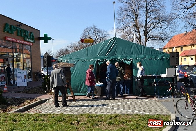 Zdjęcie w galerii na portalu naszraciborz.pl: Wielki sukces otwarcia nowej filii Wędzarni w Raciborzu przy ul. Opawskiej 124 a wiadomości z regionu