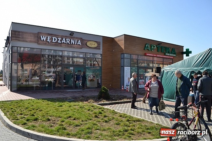 Zdjęcie w galerii na portalu naszraciborz.pl: Wielki sukces otwarcia nowej filii Wędzarni w Raciborzu przy ul. Opawskiej 124 a wiadomości z regionu