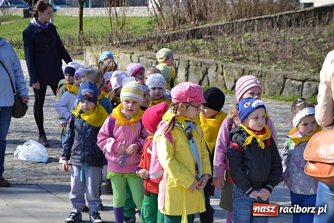Zdjęcie w galerii na portalu naszraciborz.pl: Przedszkolne pożegnanie zimy i przywitanie wiosny w parku Roth wiadomości z regionu