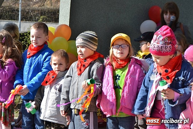 Zdjęcie w galerii na portalu naszraciborz.pl: Przedszkolne pożegnanie zimy i przywitanie wiosny w parku Roth wiadomości z regionu