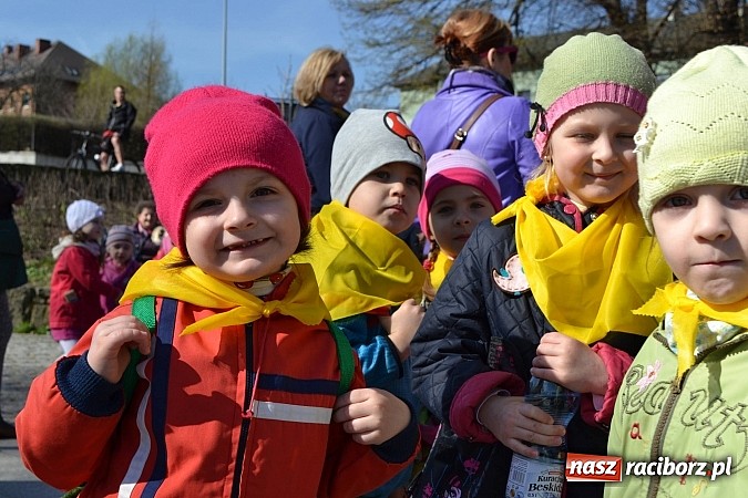 Zdjęcie w galerii na portalu naszraciborz.pl: Przedszkolne pożegnanie zimy i przywitanie wiosny w parku Roth wiadomości z regionu