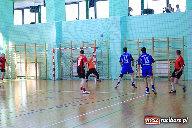 Zdjęcie w galerii na portalu naszraciborz.pl: Służby mundurowe rywalizowały w Arenie Rafako o puchar komendanta ŚMOSG wiadomości z regionu