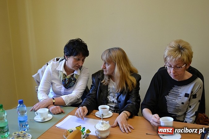 Zdjęcie w galerii na portalu naszraciborz.pl: RIG wspiera potrzebujących. Dziś przekazano fundusze z XIII edycji Gwiazdki Serc wiadomości z regionu