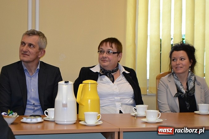 Zdjęcie w galerii na portalu naszraciborz.pl: RIG wspiera potrzebujących. Dziś przekazano fundusze z XIII edycji Gwiazdki Serc wiadomości z regionu